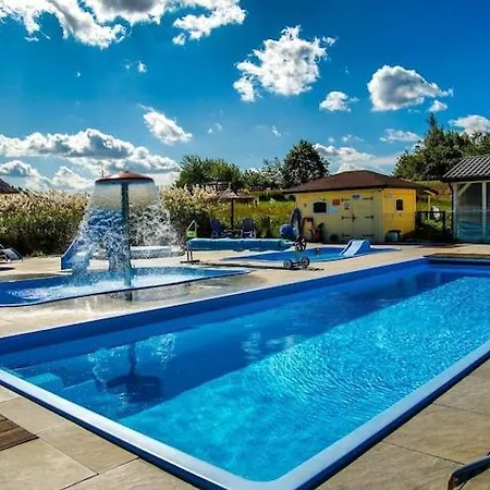 Comfortable Homes, Pool, Sauna, Whirlpool 펜션 우스트 노리 모르스키
