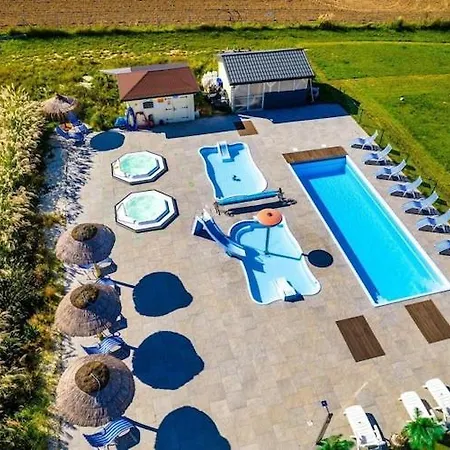 Comfortable Homes, Pool, Sauna, Whirlpool * 우스트 노리 모르스키